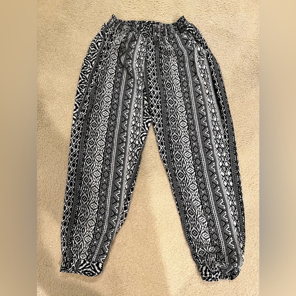 American Eagle outfitters, black and white printed pants size small - Picture 1 of 3